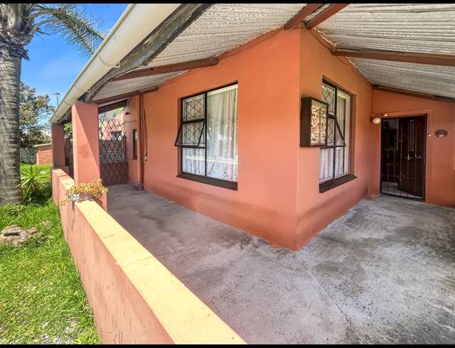 3 BEDROOM FREEHOLD FOR SALE IN WILLOW PARK